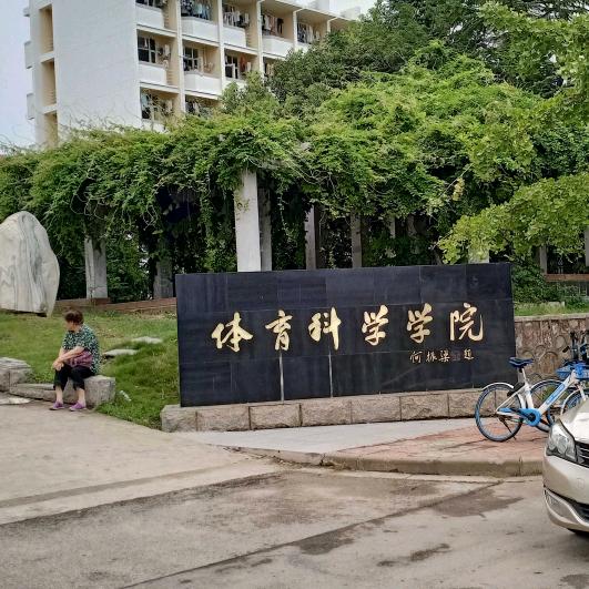 玛利亚，跑调爱唱歌，每天直播