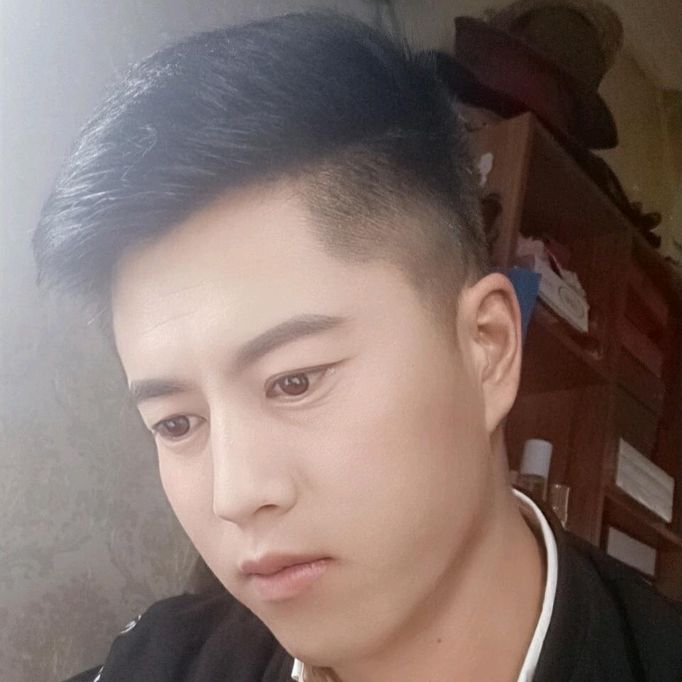 高脚杯里喝浆水