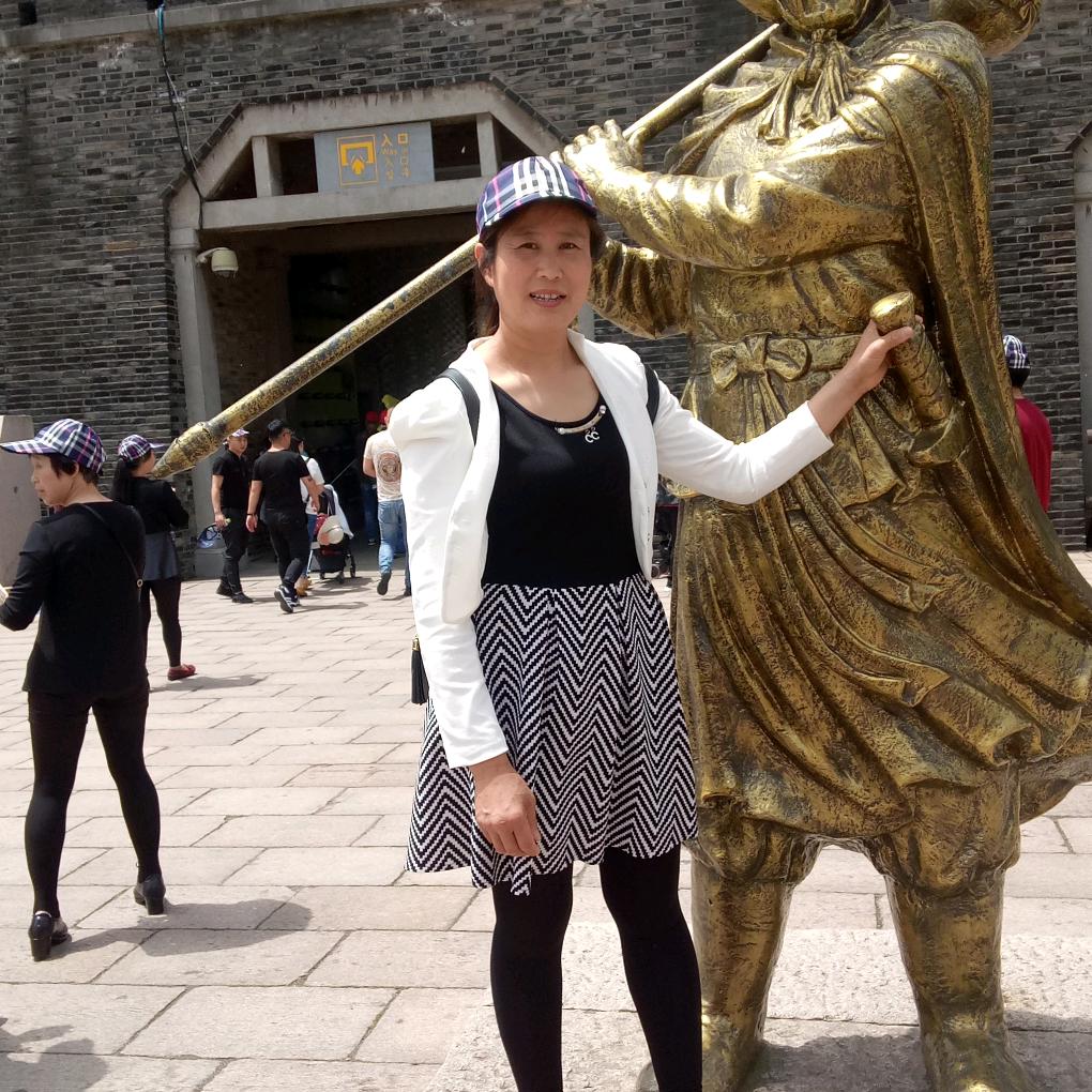 龙世珍