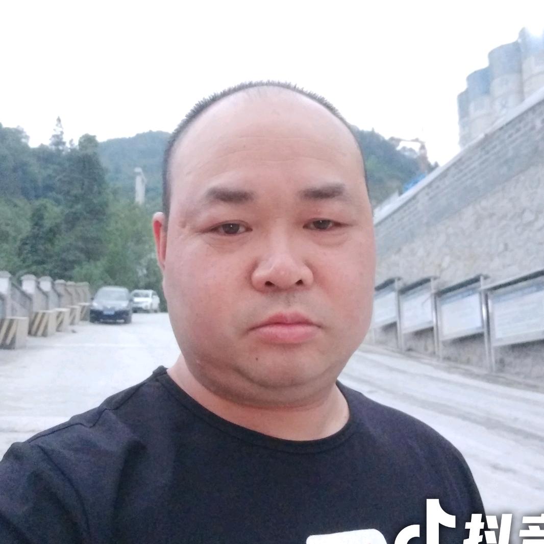 明明，装饰工程师队伍，