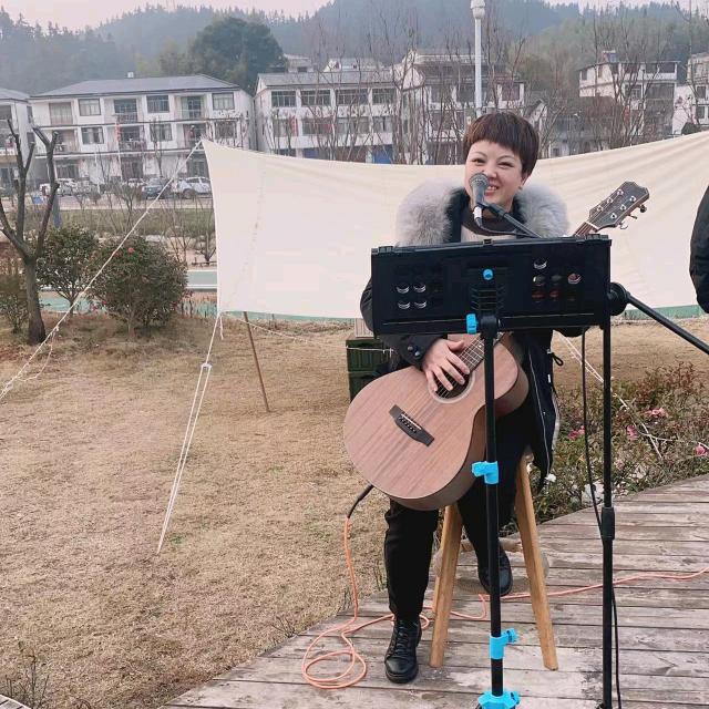 广电苏宁MaX店周雪儿