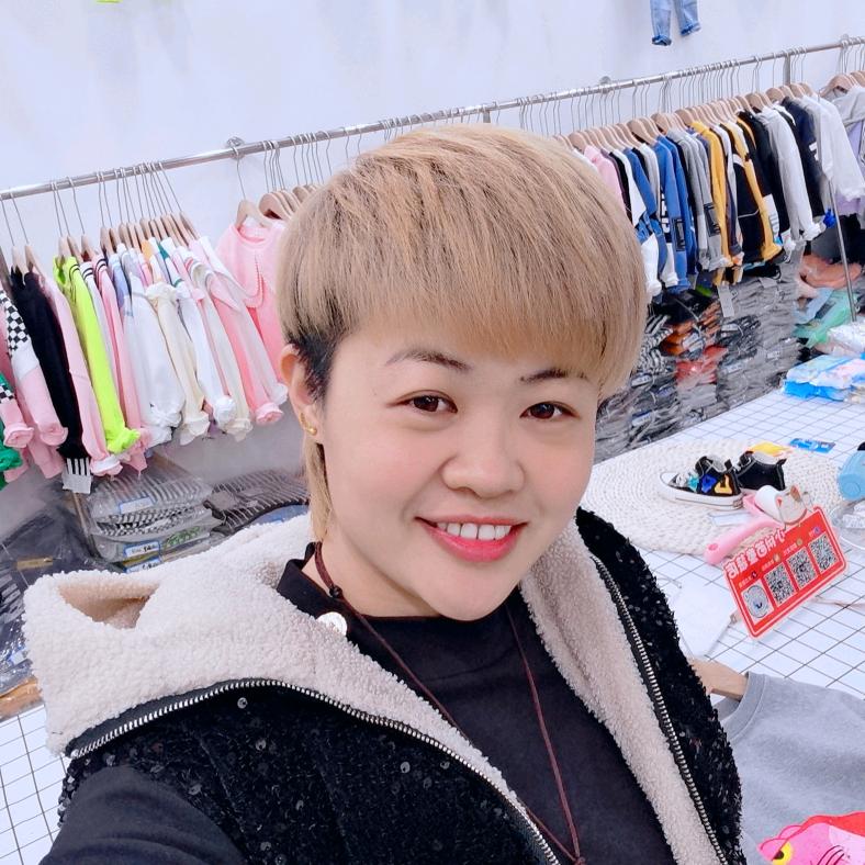 潍城区人民商城小树苗童装店直播间