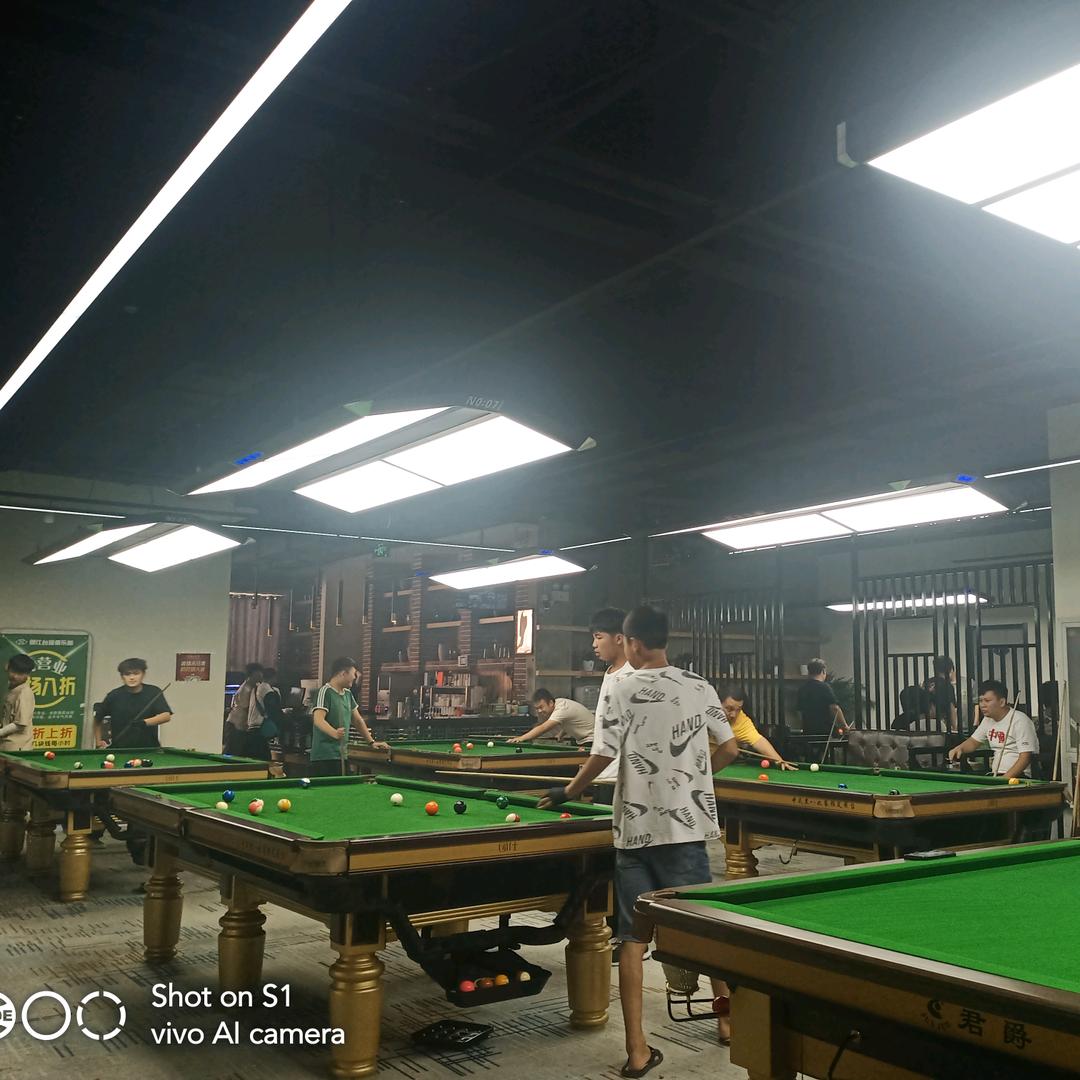 望和新世界创仕台球运动