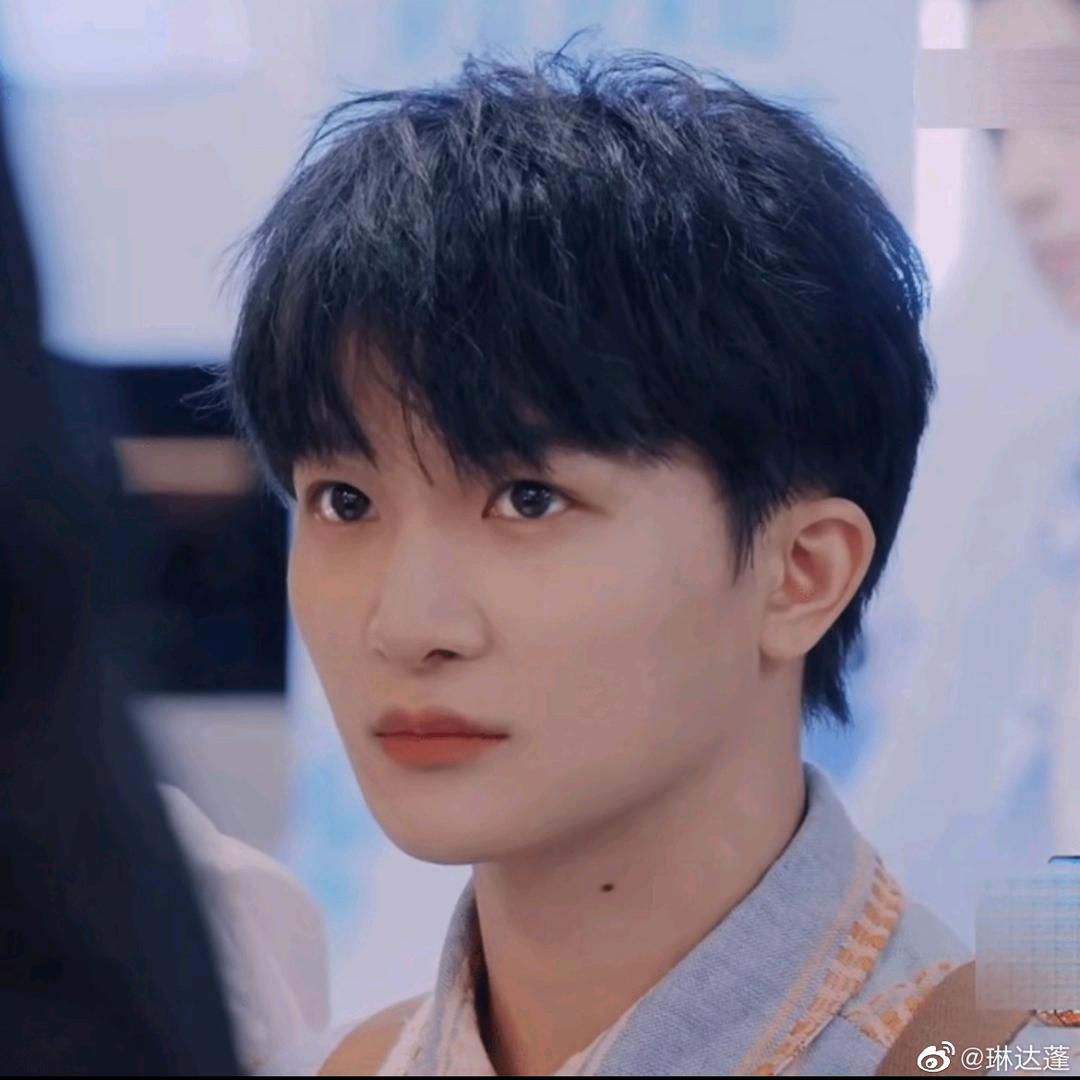 是星星划过黑夜💫