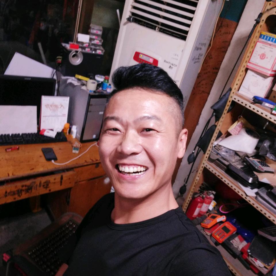 曲阜精神小伙