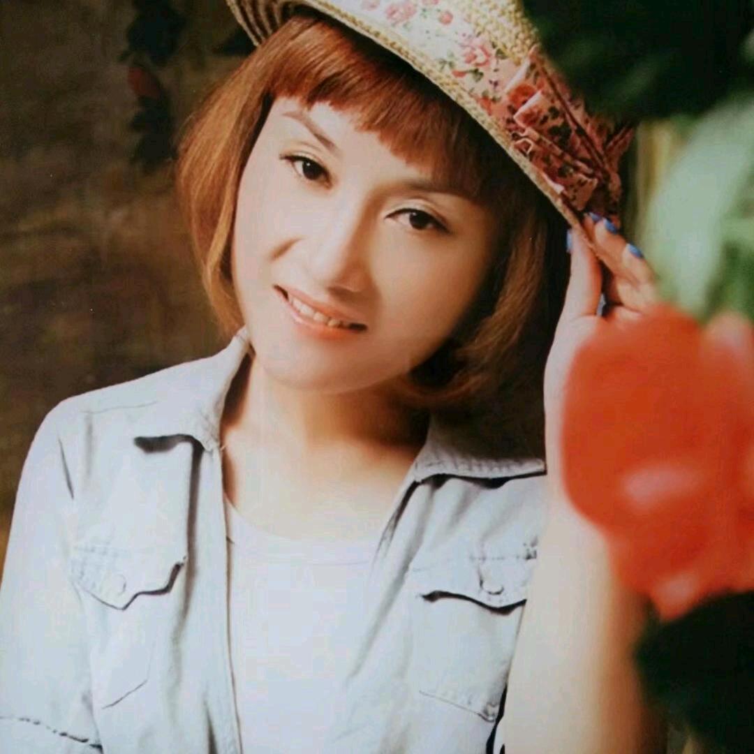 杨彩薇