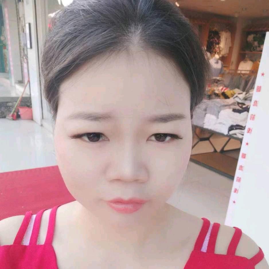 罗小莉