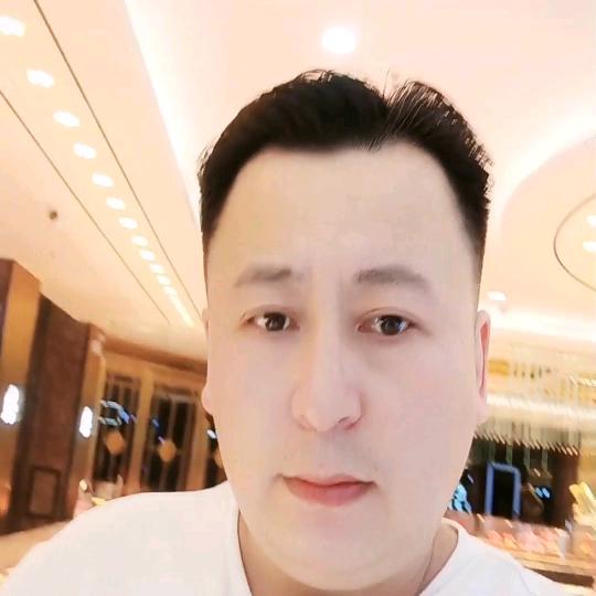 万哥1688 <探店专家>喜欢唱歌，搞笑
