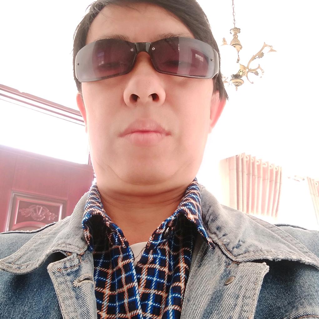 晨光下的你