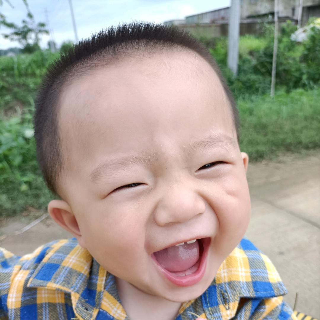 开心的一家人