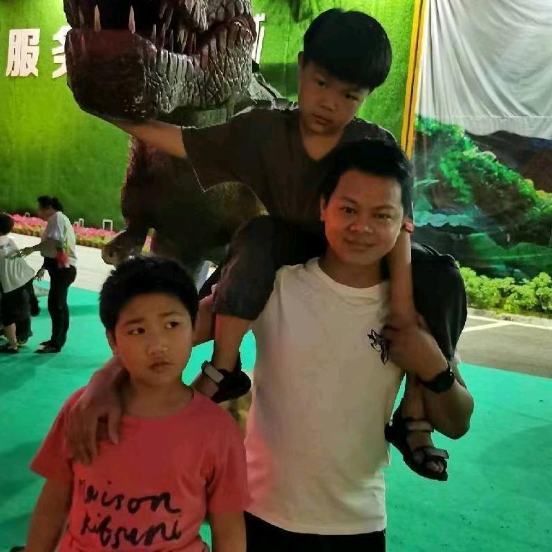 奶奶👵去做事要拍抖音