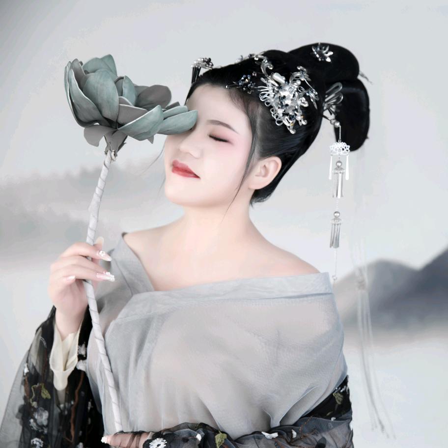 ʕ·͡˔·Ɂ 拾荒姑娘 ღ᭄ꦿ