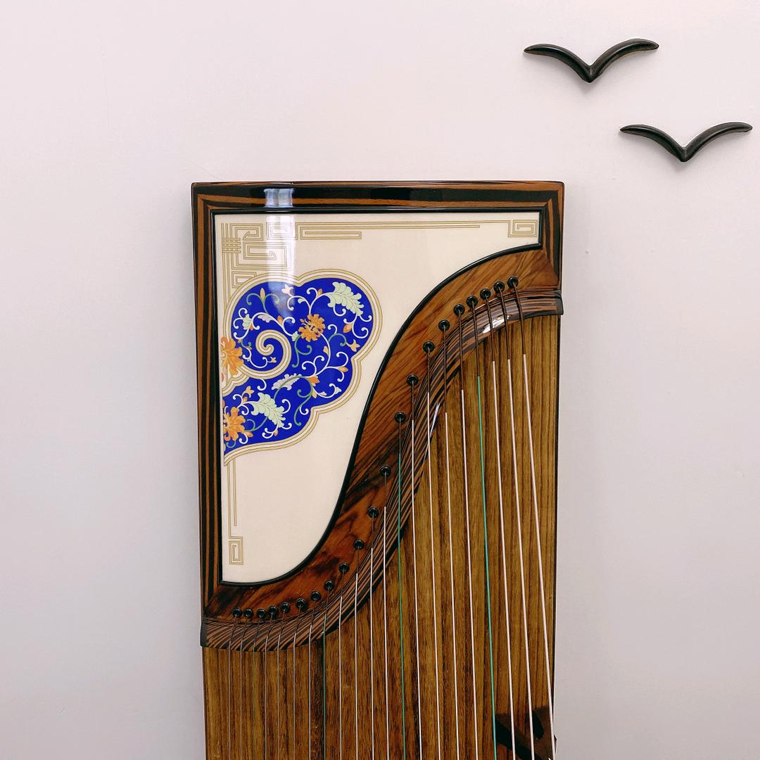 溱湶古筝销售部经理。