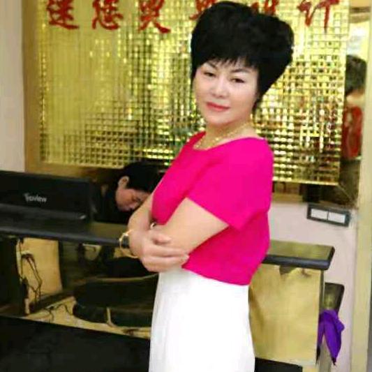小霞妞