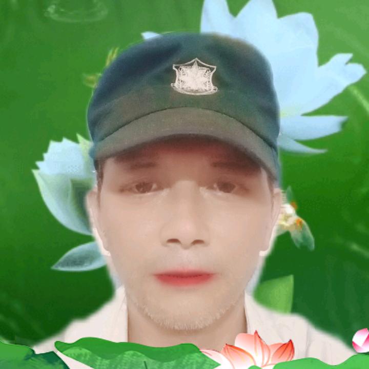 莲出污泥而不染。
