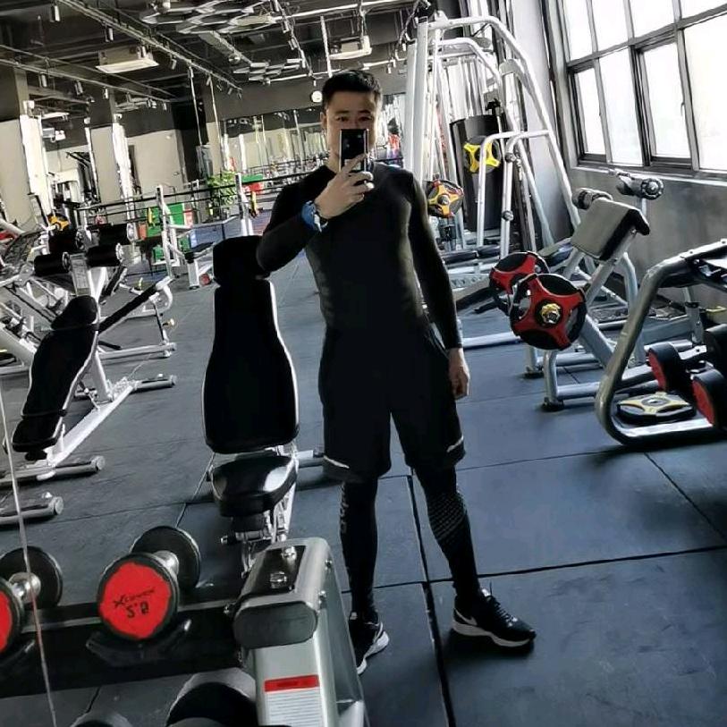 启航校服园服厂家-沙总