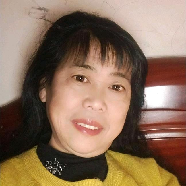 爱唱的老太太