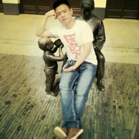 右手敬礼左手牵你