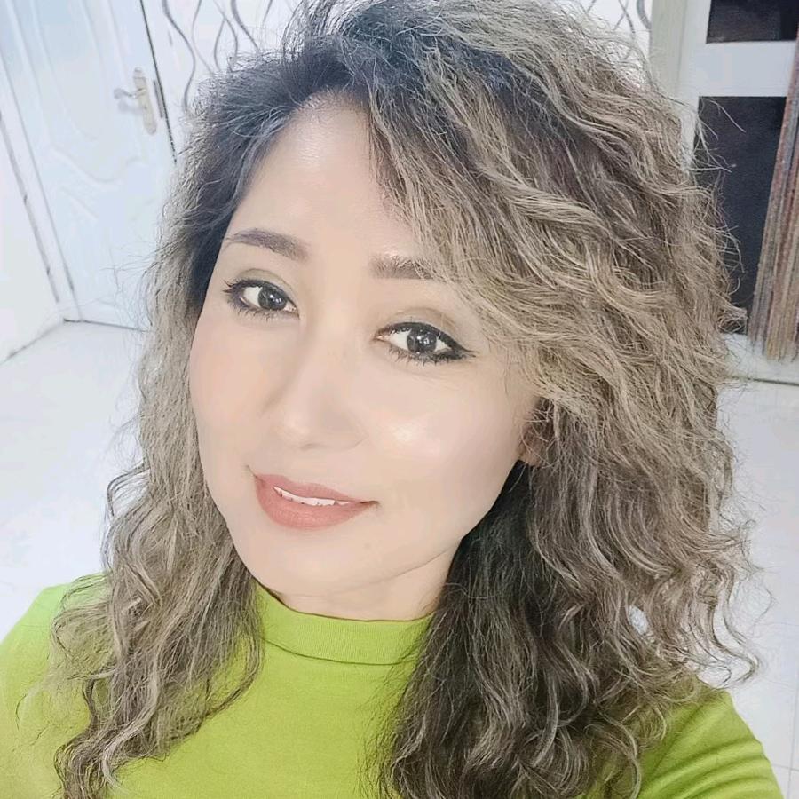 古丽扎尔化妆师