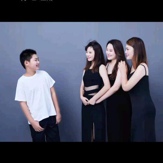 一个宝妈三个宝贝。☺（首山惠农）