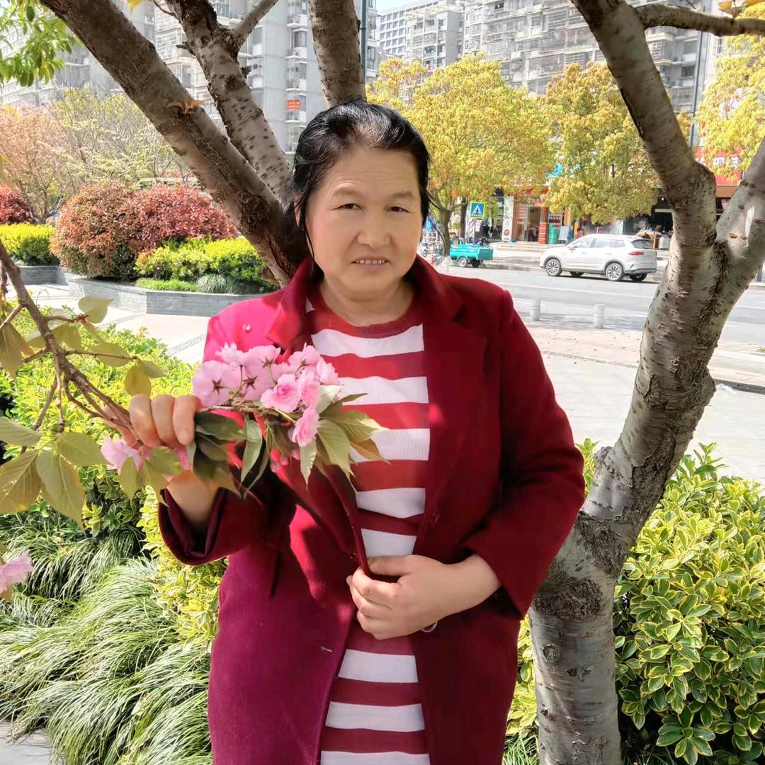 热爱家人，每晚八点半开播！