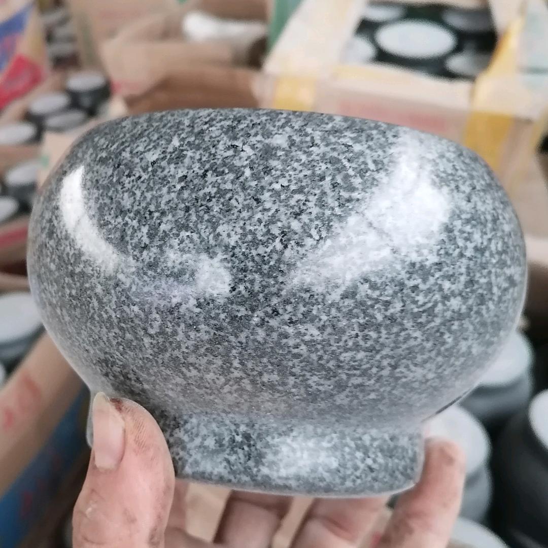 峡山原石捣蒜器（石磨）