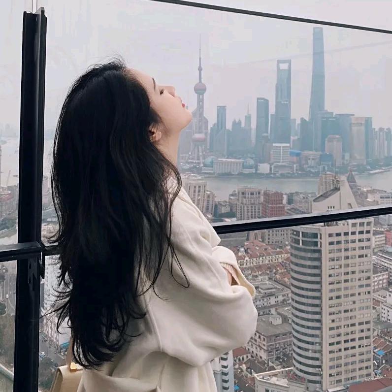 抱着猫的鱼