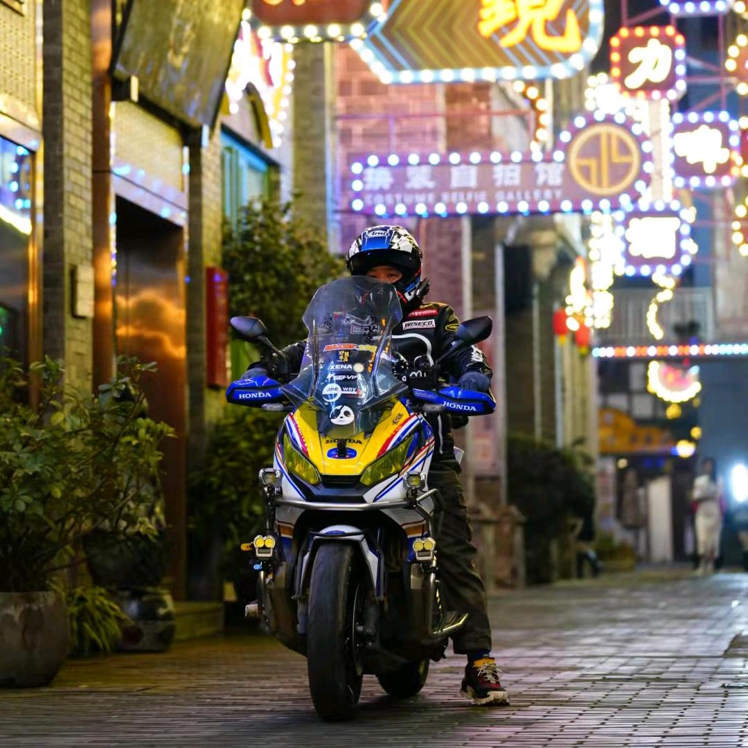 蜀行者机车装备…驼哥