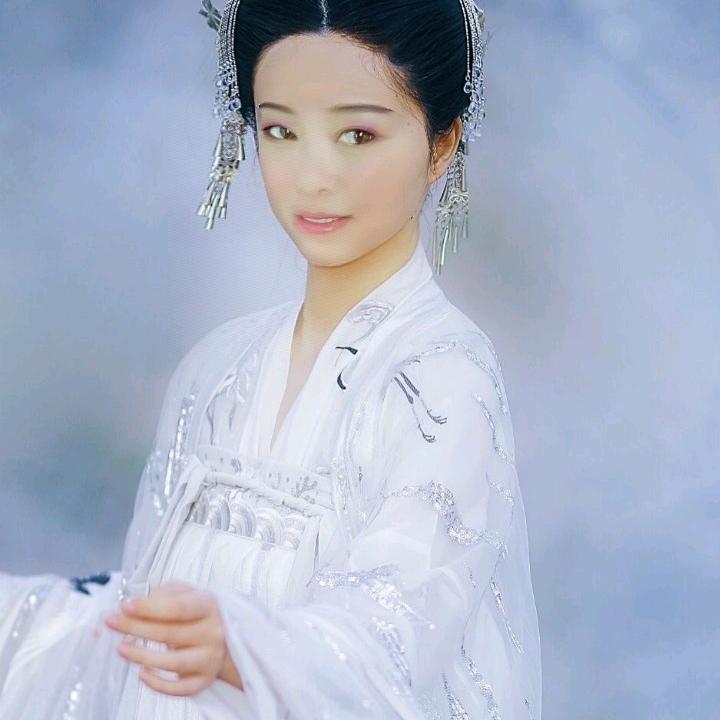 @黑色喜羊羊！艳艳