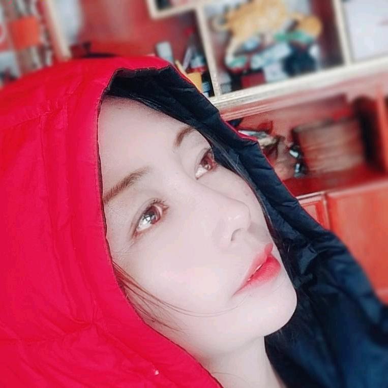 阳光下的女孩 🌷
