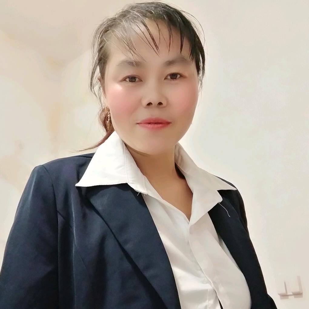 安装窗帘的李姐