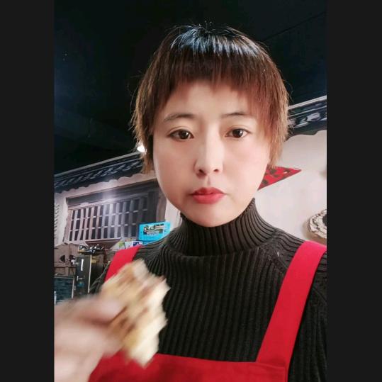 小破店的老板娘（地锅村）