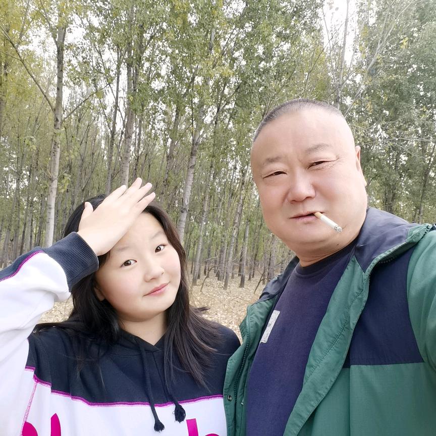 小丑，站在原地