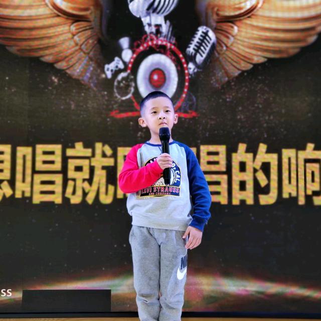 闫芸裳