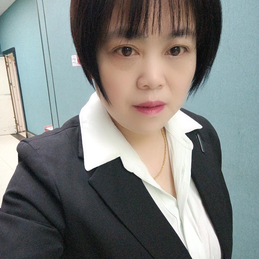 皇冠国际商旅酒店何琴