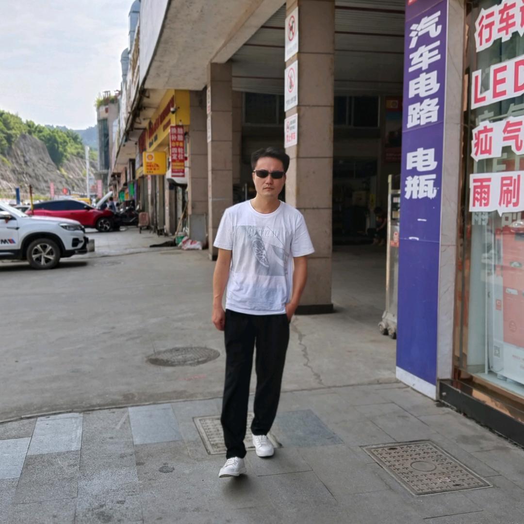 巴州区鼎山镇果敢社区农村 川支书