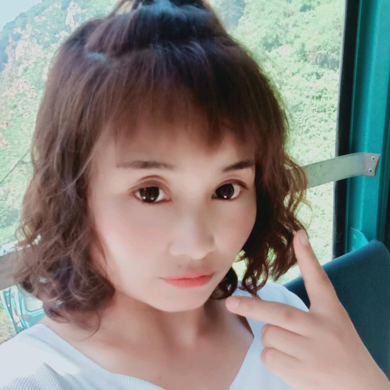 指尖上跳跃的阳光