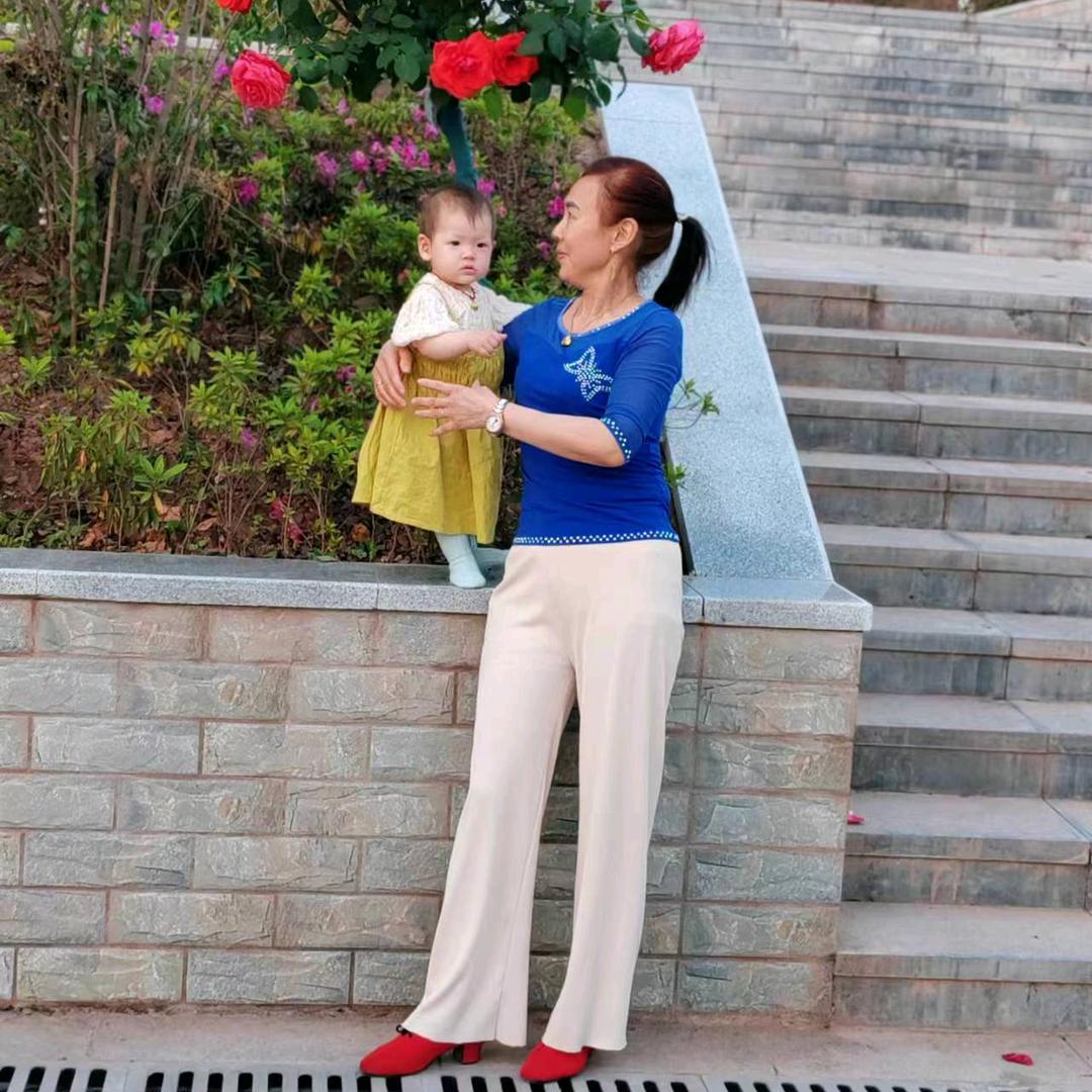 向家姐姐李家外婆