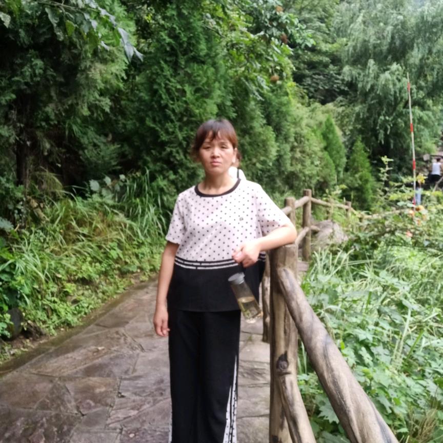 给妈妈挑件衣