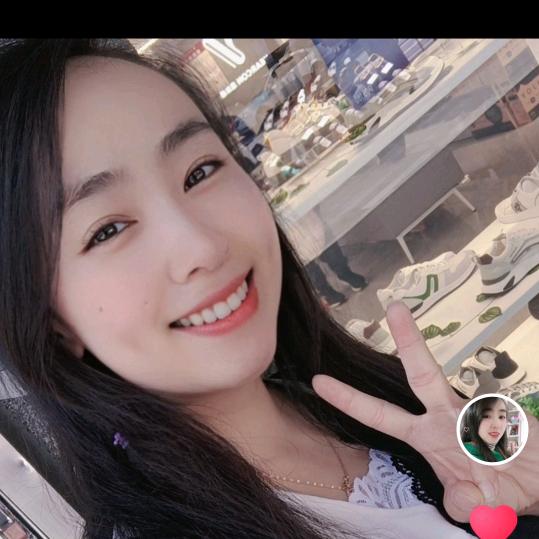 轻轻的走来