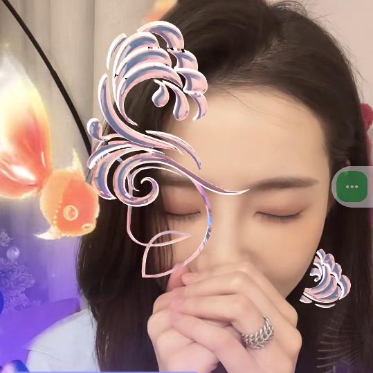 头朝上游泳的鱼