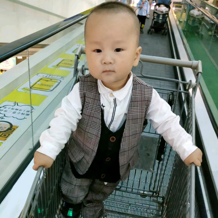 家有三宝👧👧👦