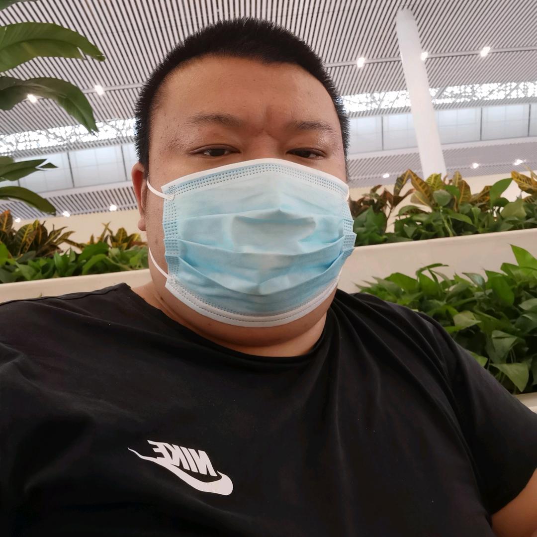 街角回忆欢乐与忧伤