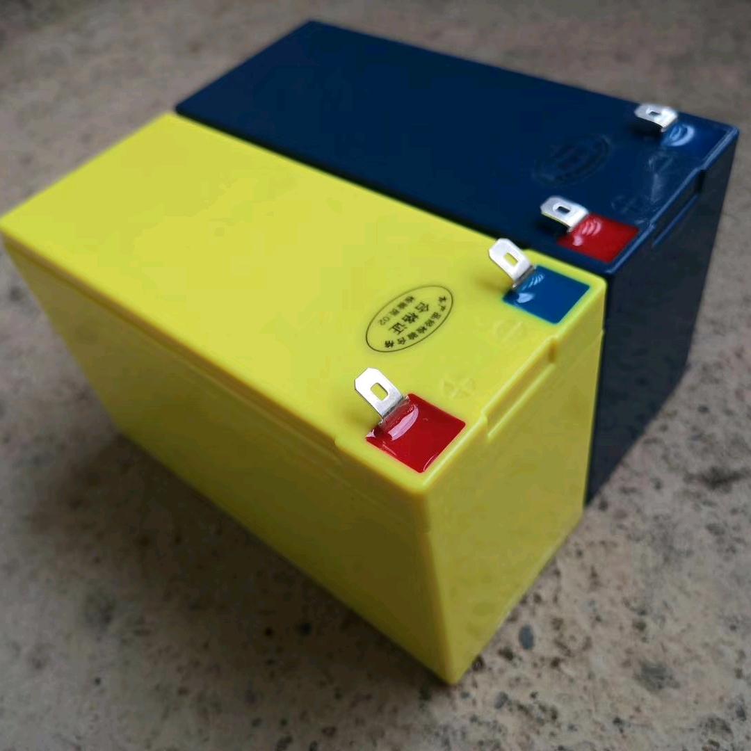 卖电池的农村小伙子