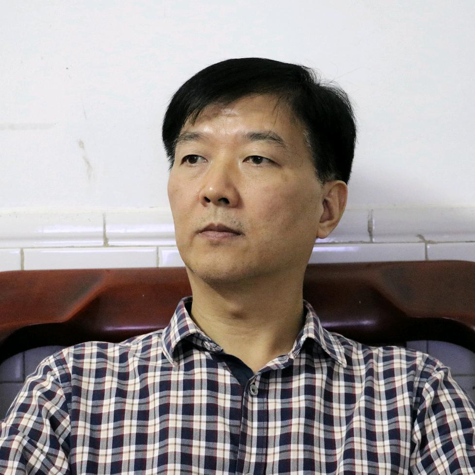 李育君
