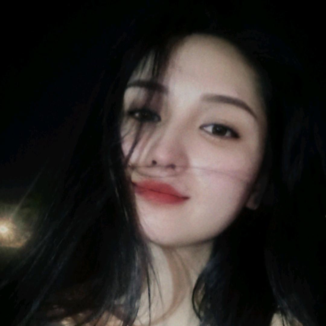 🌸 L Y 🌸