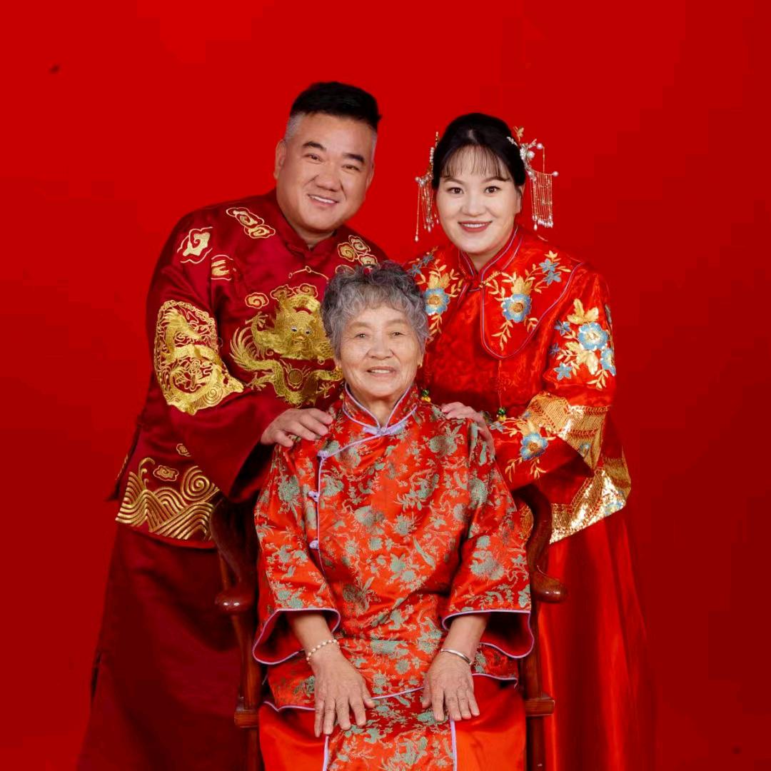 张素英