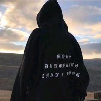 提笔写忧伤落笔映浮华