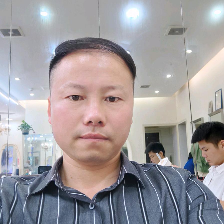 卖龙虾的小伙～