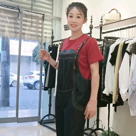 郫都区依菲服装店